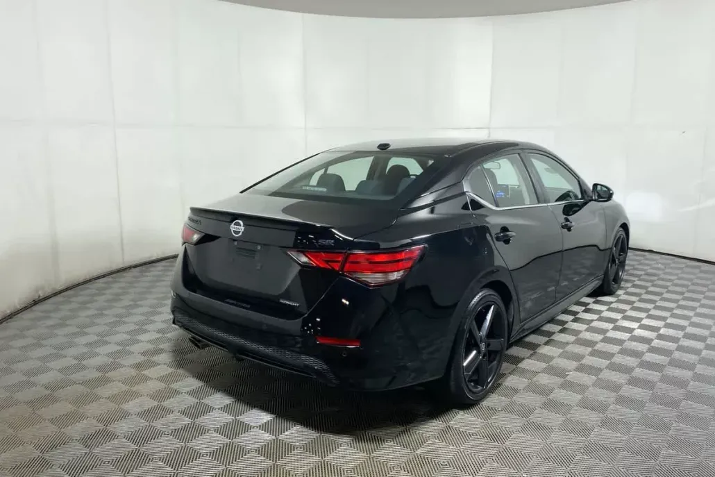2022 Nissan Sentra SR photo 1