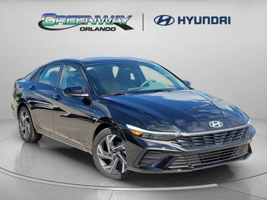 2025 Hyundai Elantra SEL Sport photo 1