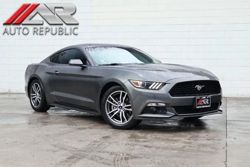 2016 Ford Mustang EcoBoost photo 1