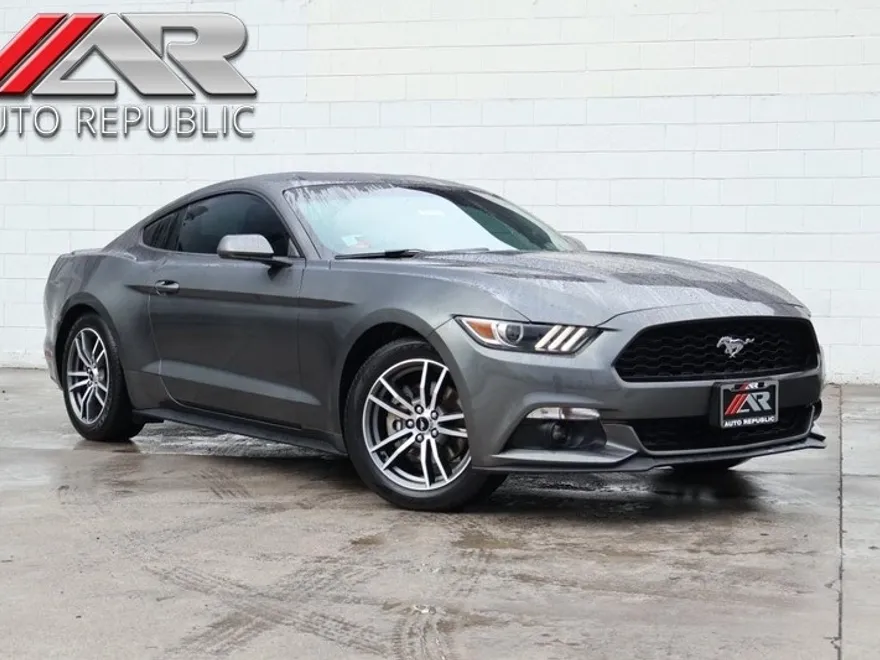 2016 Ford Mustang EcoBoost photo 1