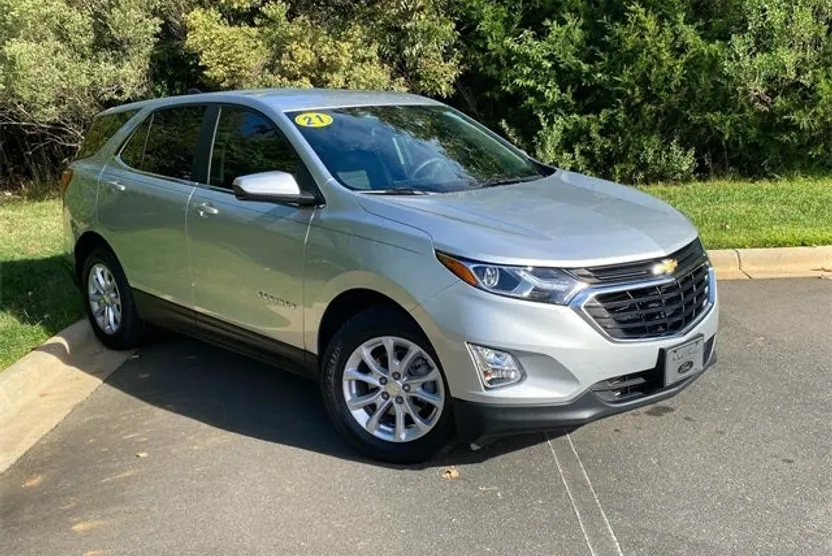 2021 Chevrolet Equinox LT photo 1