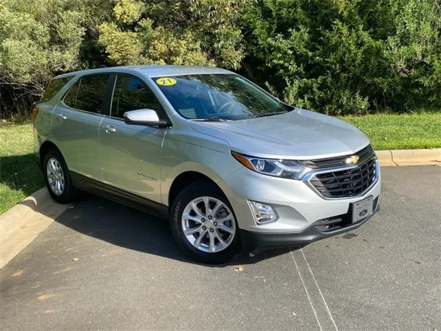2021 Chevrolet Equinox LT photo 1