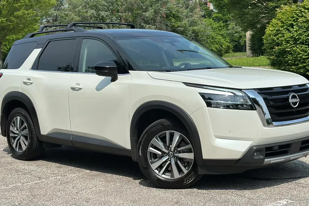 2024 Nissan Pathfinder SL photo 1