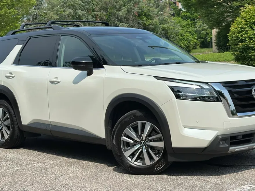 2024 Nissan Pathfinder SL photo 1
