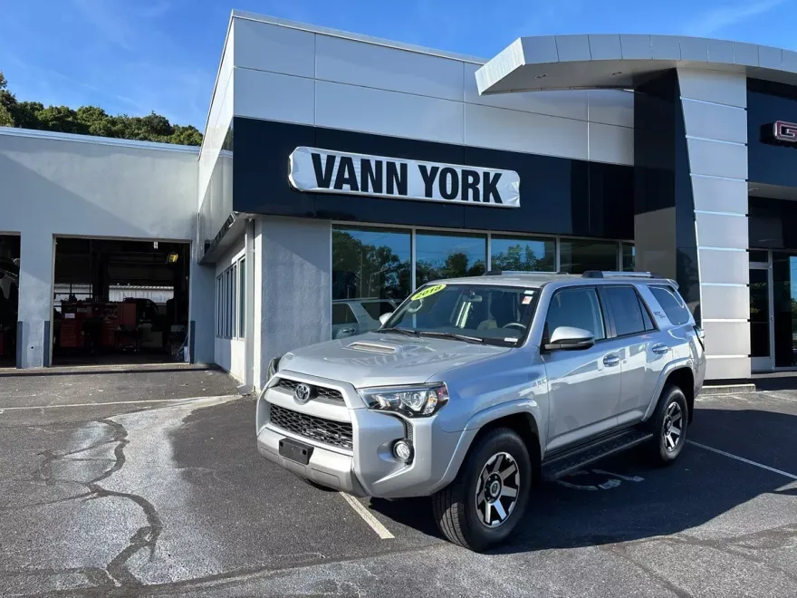 2018 Toyota 4Runner SR5 photo 1