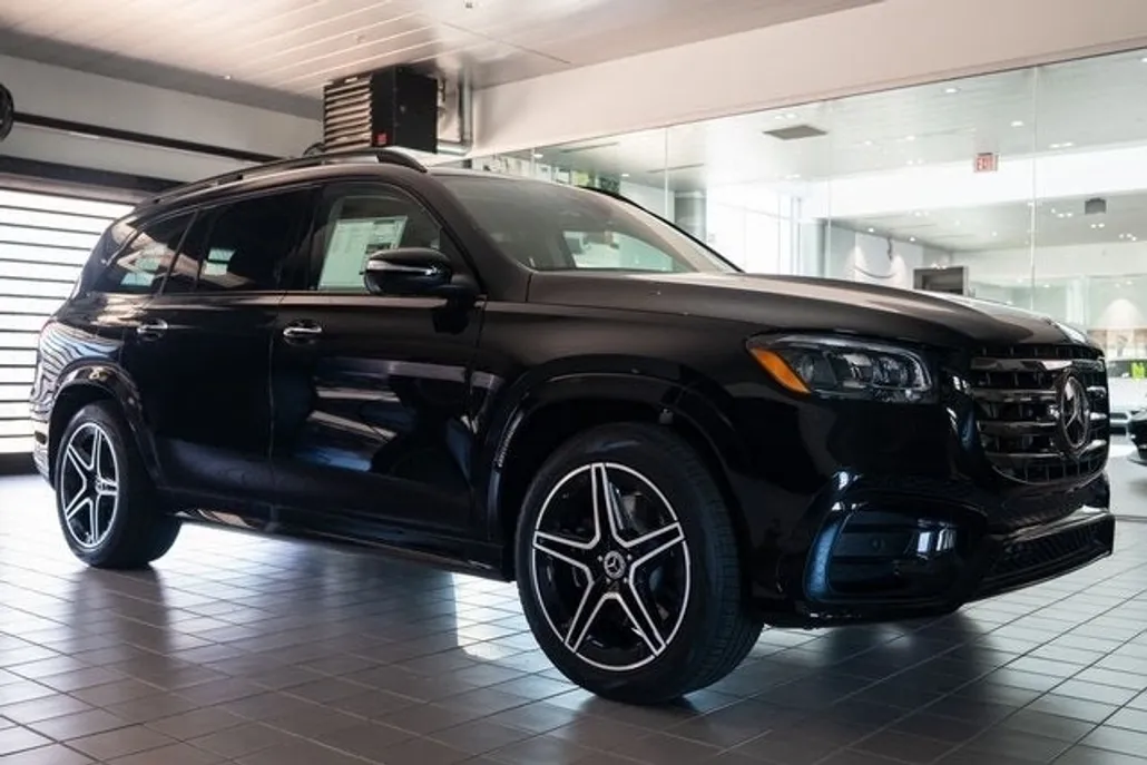 2025 Mercedes Benz GLS 450 4MATIC photo 1