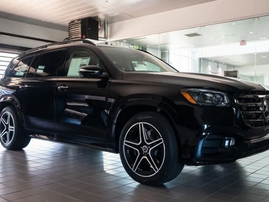 2025 Mercedes Benz GLS 450 4MATIC photo 1