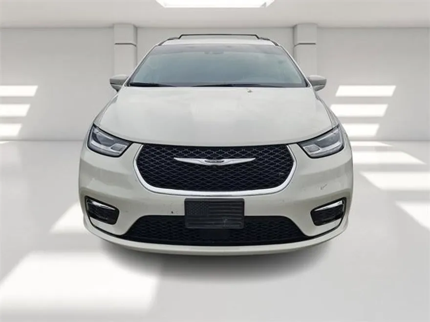 2021 Chrysler Pacifica Touring photo 1
