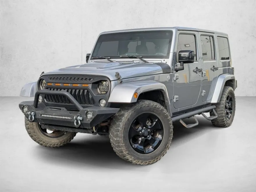 2015 Jeep Wrangler Unlimited Sahara photo 1