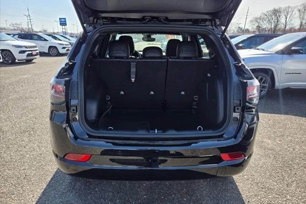2025 Jeep Compass Limited photo 1