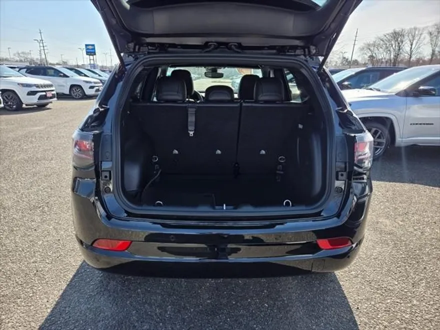 2025 Jeep Compass Limited photo 1