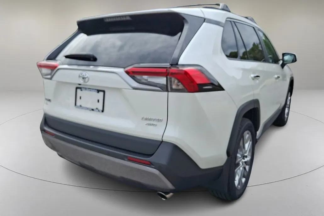 2021 Toyota RAV4 Limited photo 1