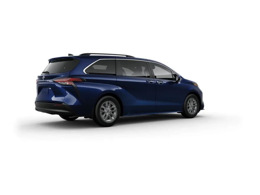 2025 Toyota Sienna XLE photo 9