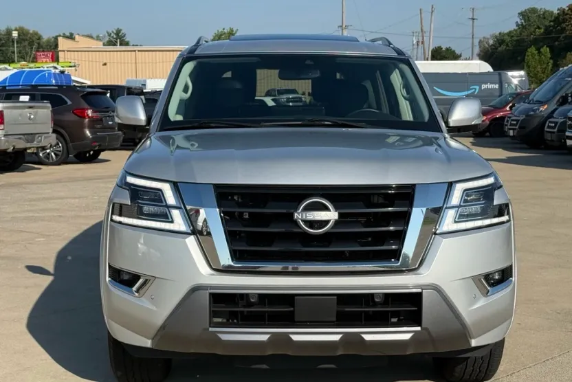 2023 Nissan Armada SL photo 1