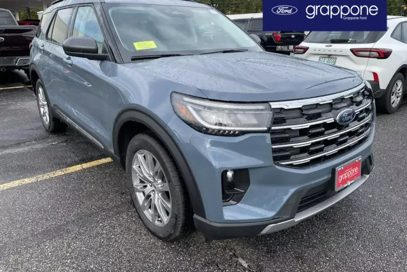 2025 Ford Explorer photo 1