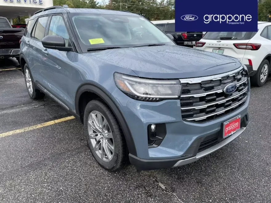 2025 Ford Explorer photo 1