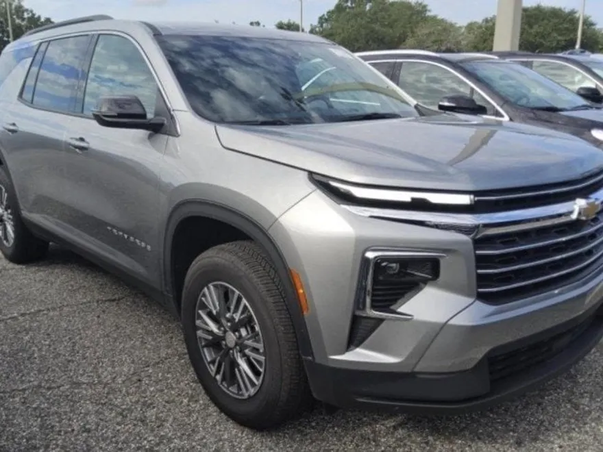 2025 Chevrolet Traverse photo 1