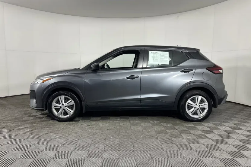 2022 Nissan Kicks S photo 1