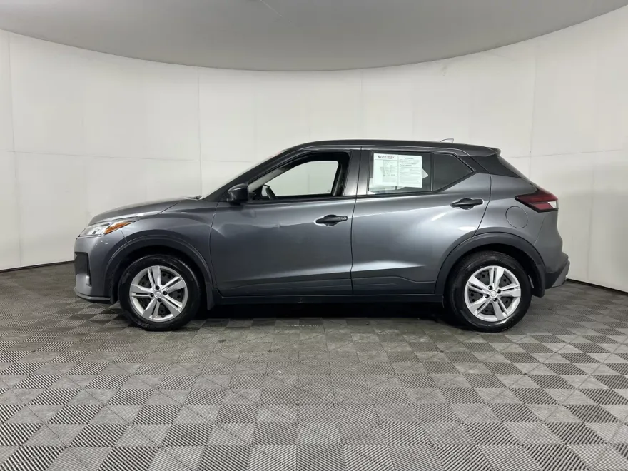 2022 Nissan Kicks S photo 1