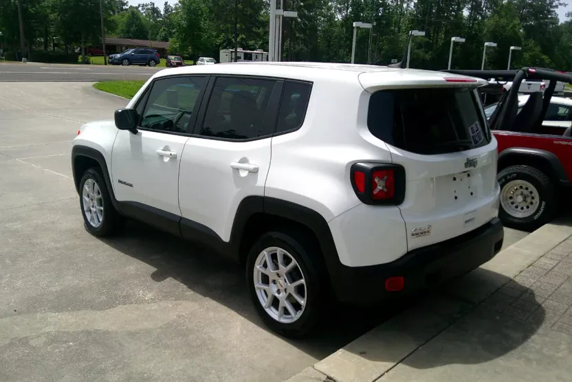 2023 Jeep Renegade Latitude photo 1
