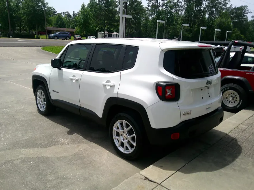 2023 Jeep Renegade Latitude photo 1