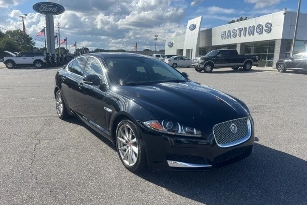 2014 Jaguar XF photo 1