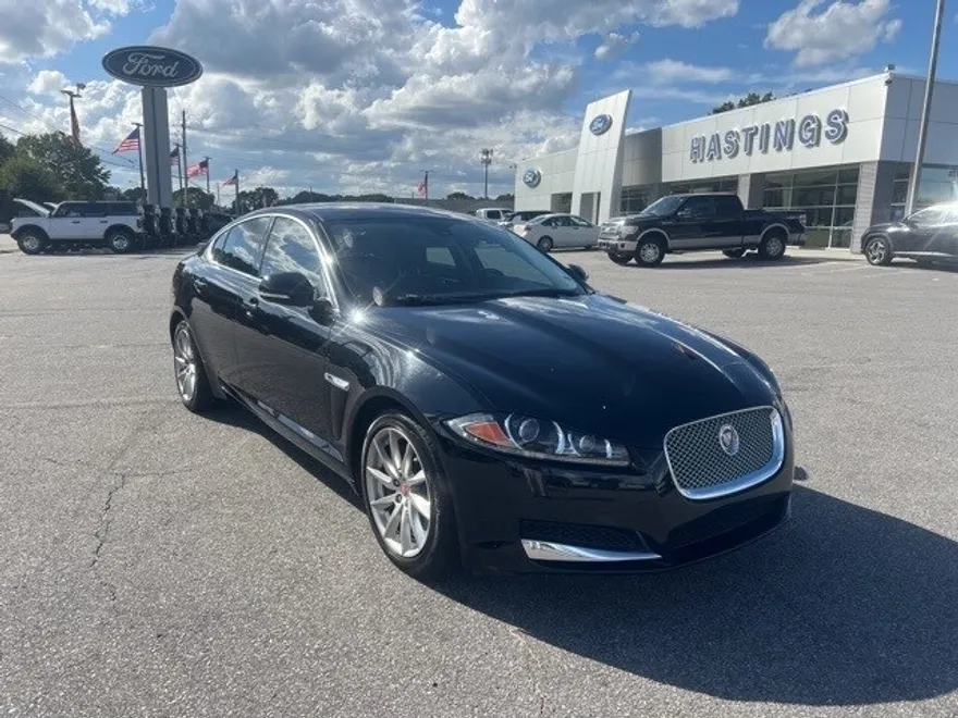 2014 Jaguar XF photo 1