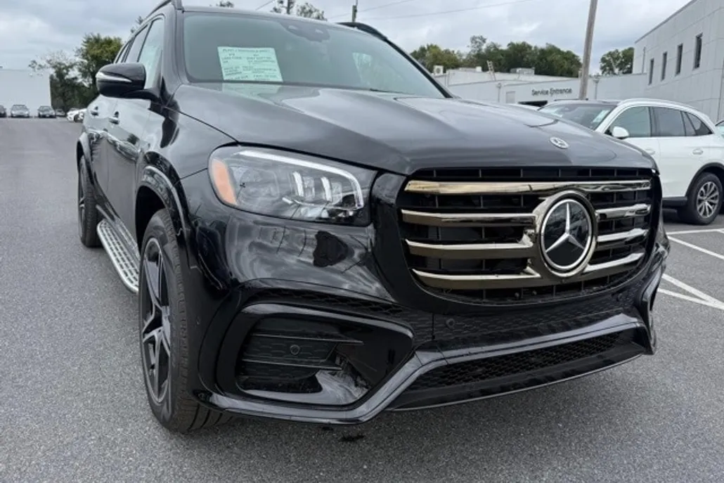 2026 Mercedes Benz GLS 450 4MATIC photo 1