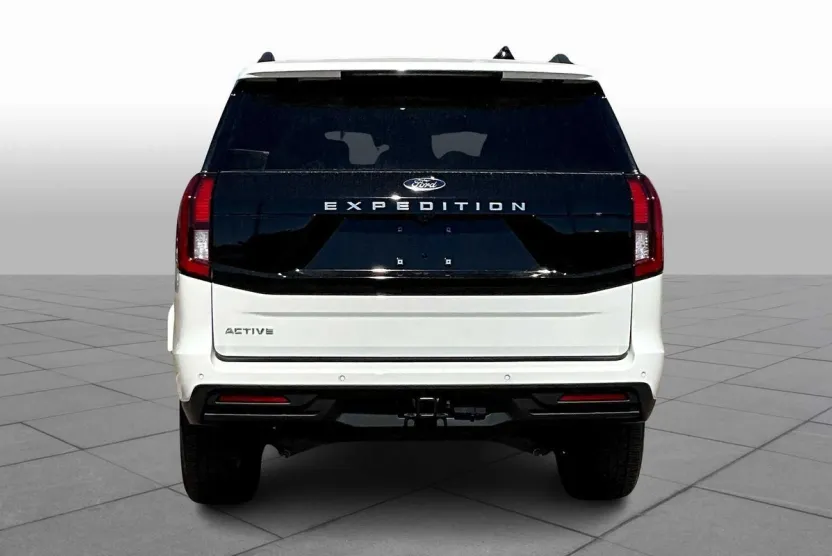 2025 Ford Expedition photo 1