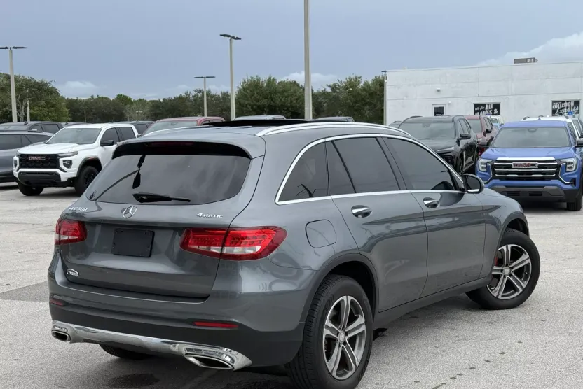 2016 Mercedes Benz GLC 300 4MATIC photo 1