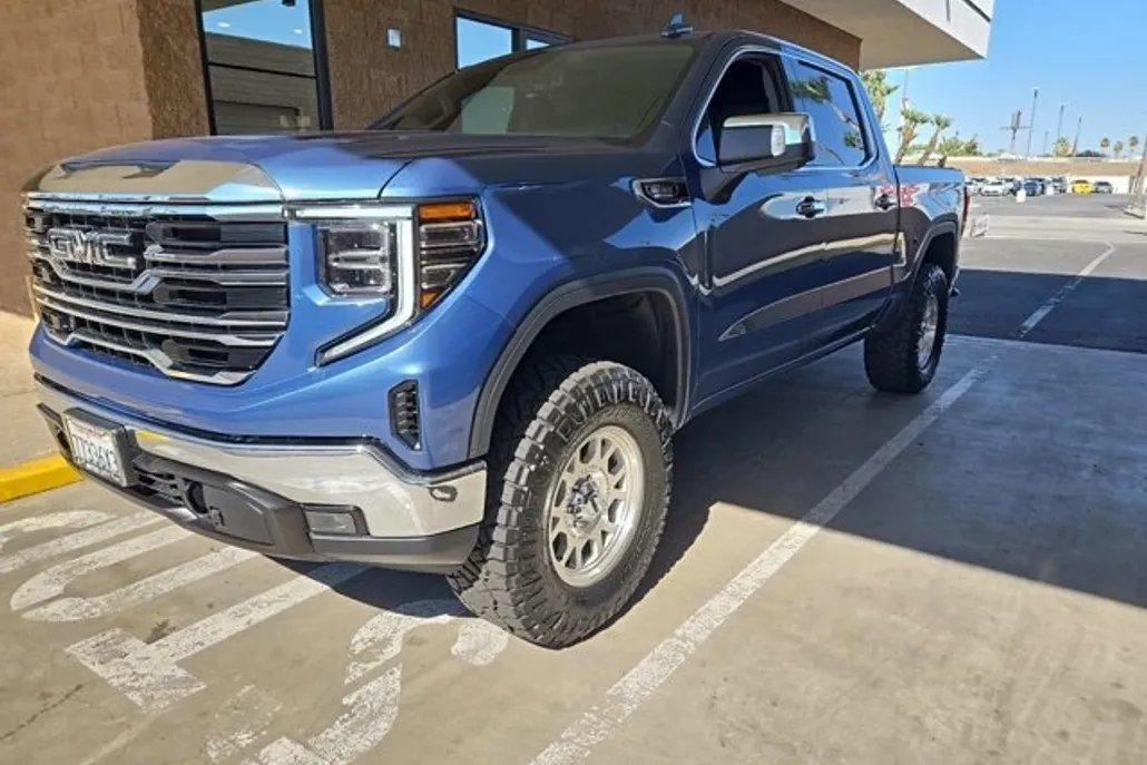 2024 Gmc Sierra 1500 SLT photo 1