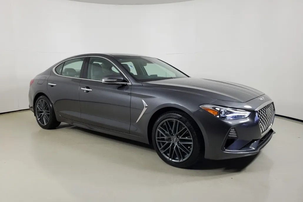 2019 Genesis G70 2.0T Advanced photo 1