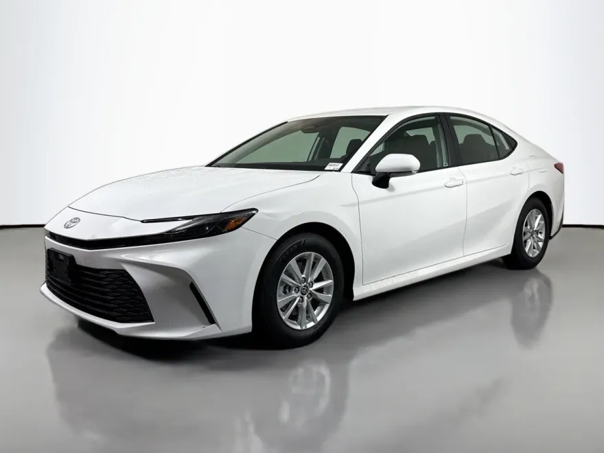 2025 Toyota Camry LE photo 1