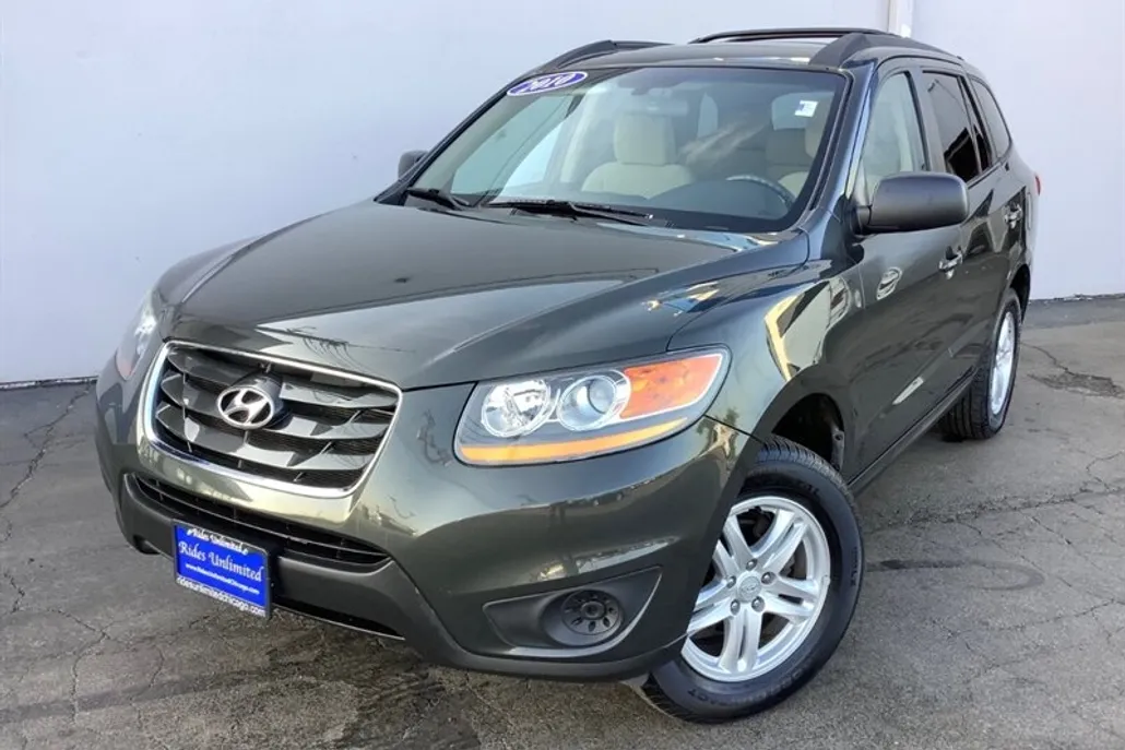 2010 Hyundai Santa Fe GL photo 1