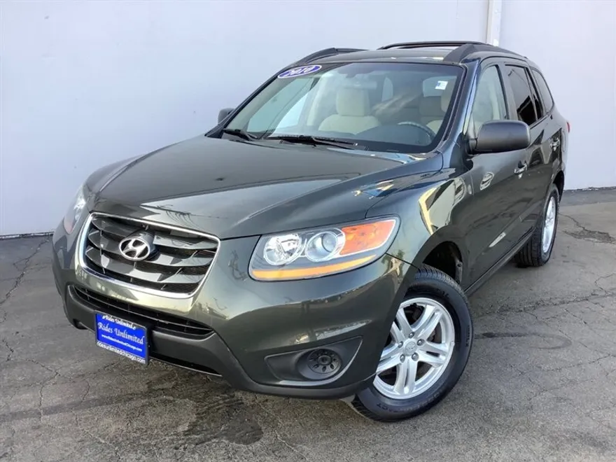 2010 Hyundai Santa Fe GL photo 1