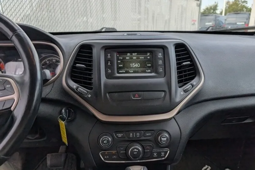 2016 Jeep Cherokee Latitude photo 1