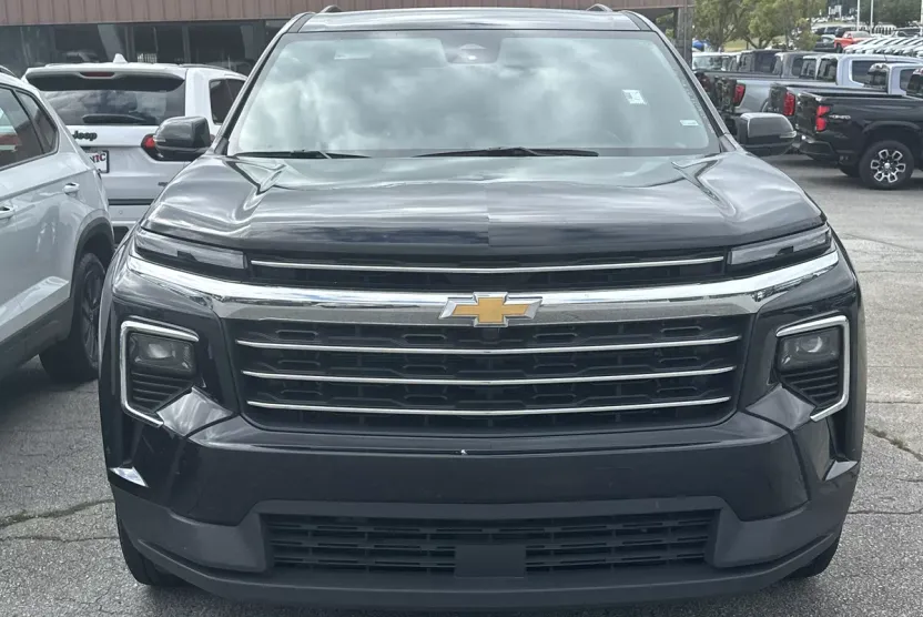 2025 Chevrolet Traverse photo 1