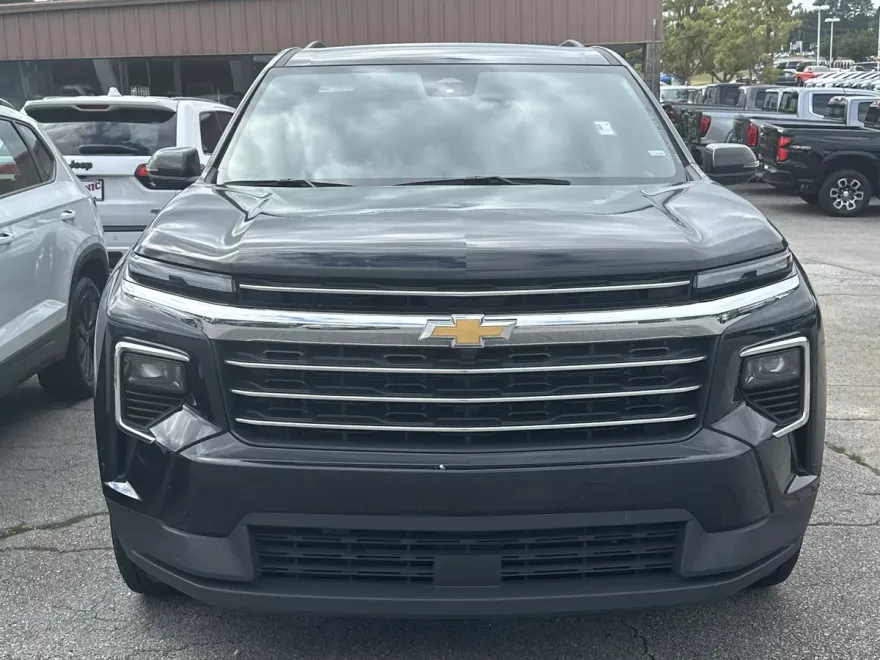 2025 Chevrolet Traverse photo 1