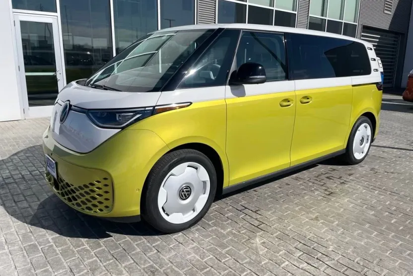 2025 Volkswagen ID. Buzz photo 1