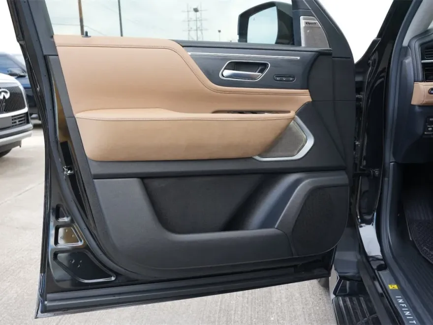 2025 Infiniti QX80 Sensory photo 17