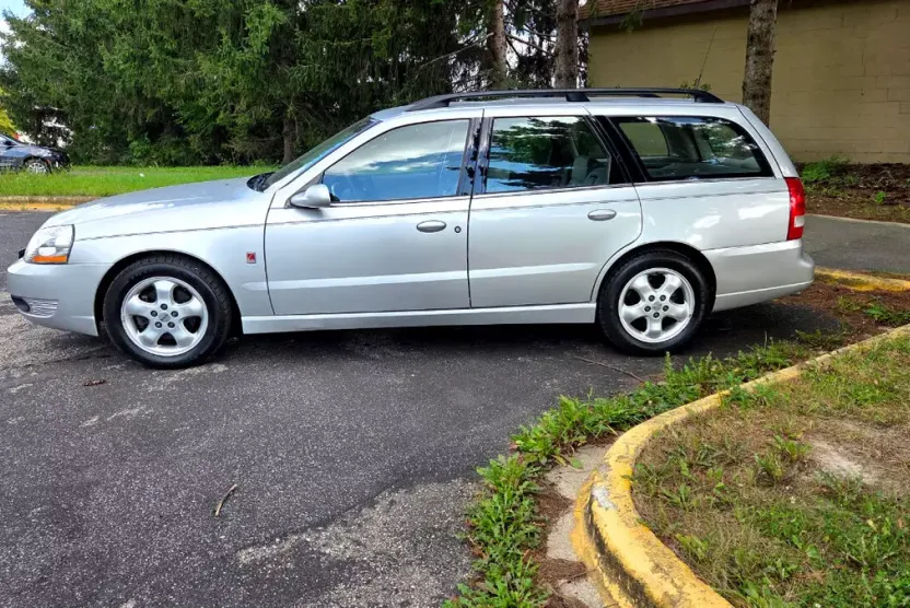 2004 Saturn L300 photo 1
