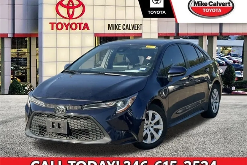 2021 Toyota Corolla LE photo 1