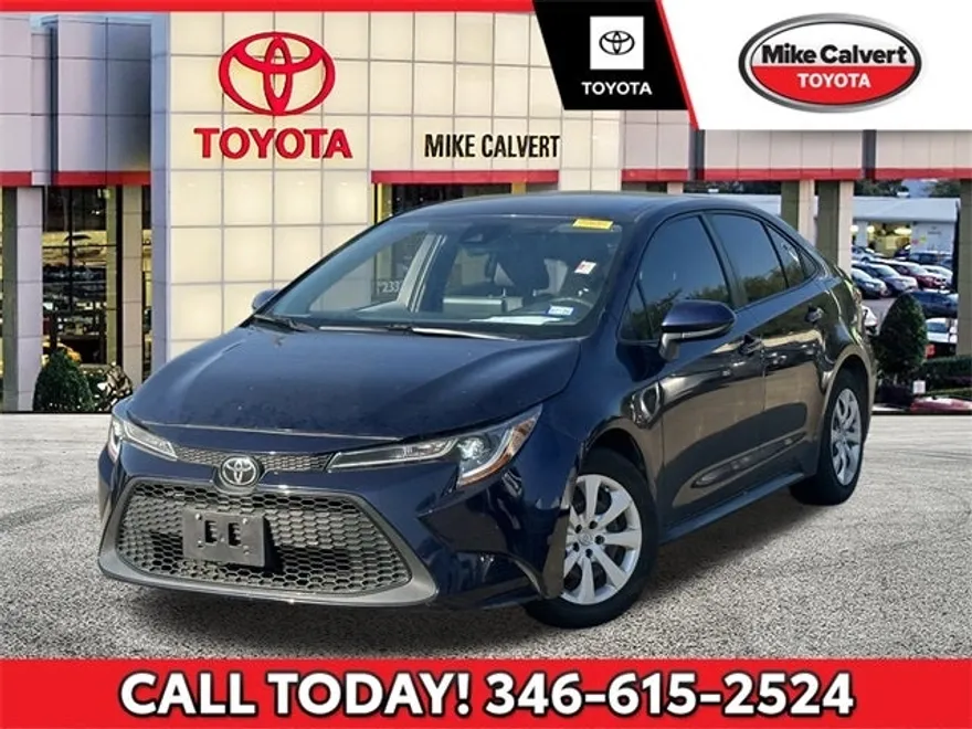 2021 Toyota Corolla LE photo 1