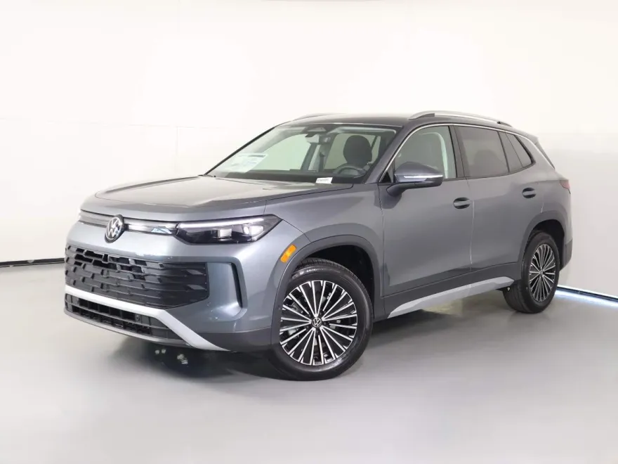 2025 Volkswagen Tiguan S photo 1