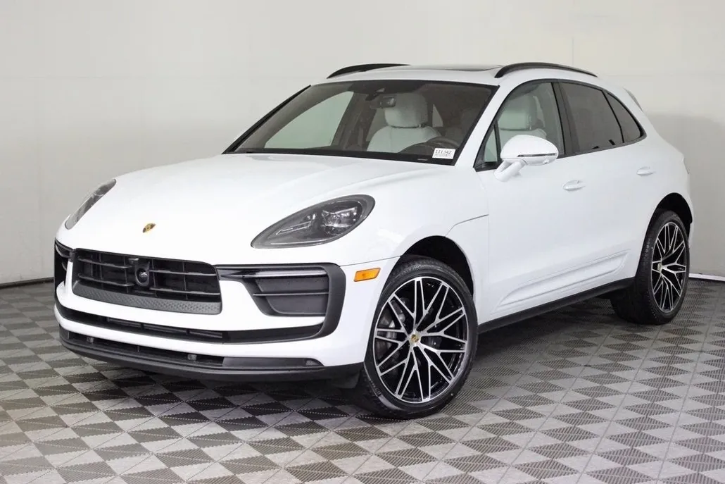 2025 Porsche Macan Base photo 1