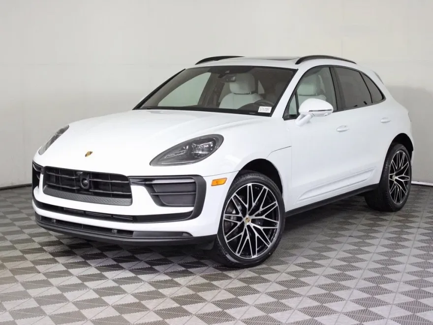 2025 Porsche Macan Base photo 1