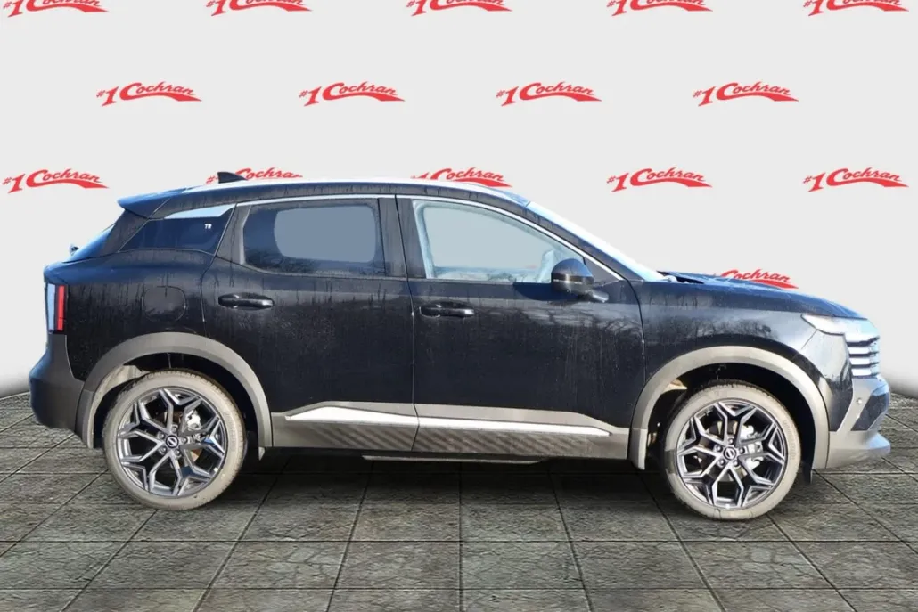 2025 Nissan Kicks SR photo 1