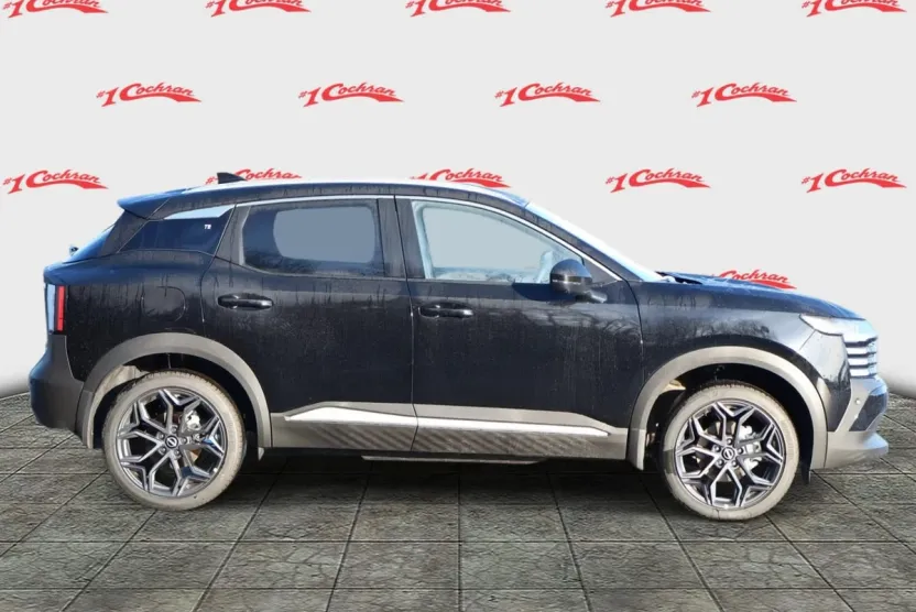 2025 Nissan Kicks SR photo 1