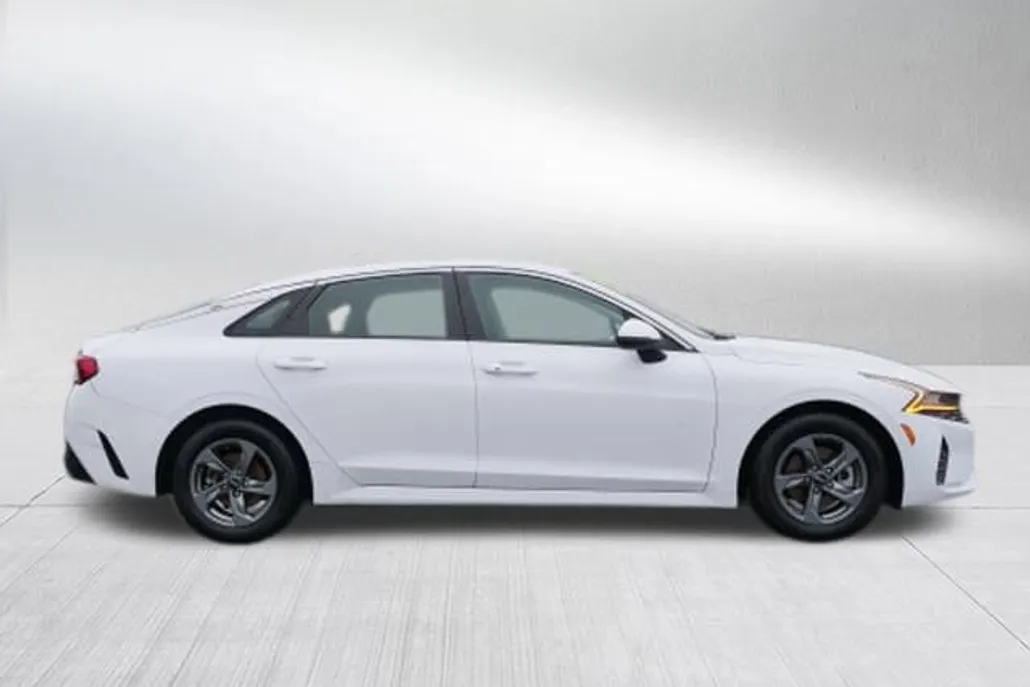 2021 Kia K5 LXS photo 1