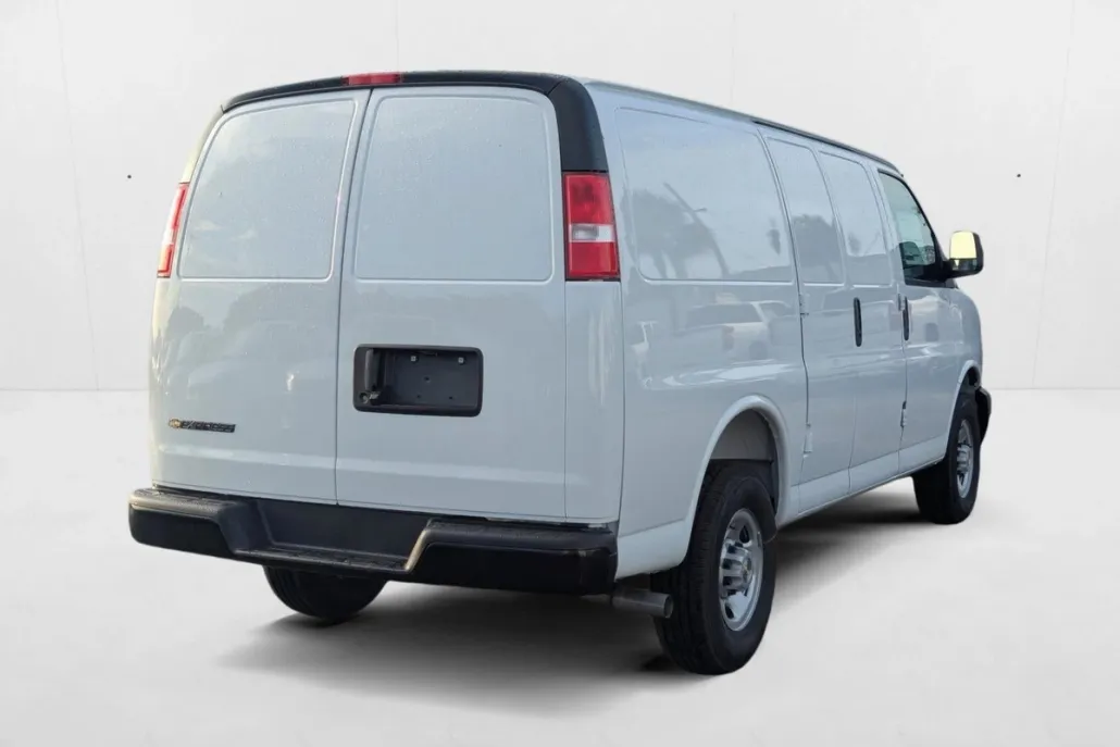 2025 Chevrolet Express Cargo 2500 Base photo 1